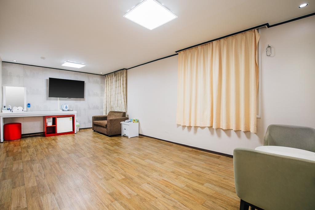 Oakra Hotel Csedzsu Kültér fotó