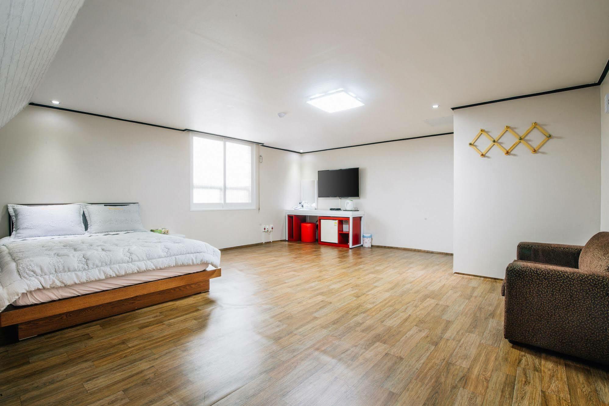 Oakra Hotel Csedzsu Kültér fotó